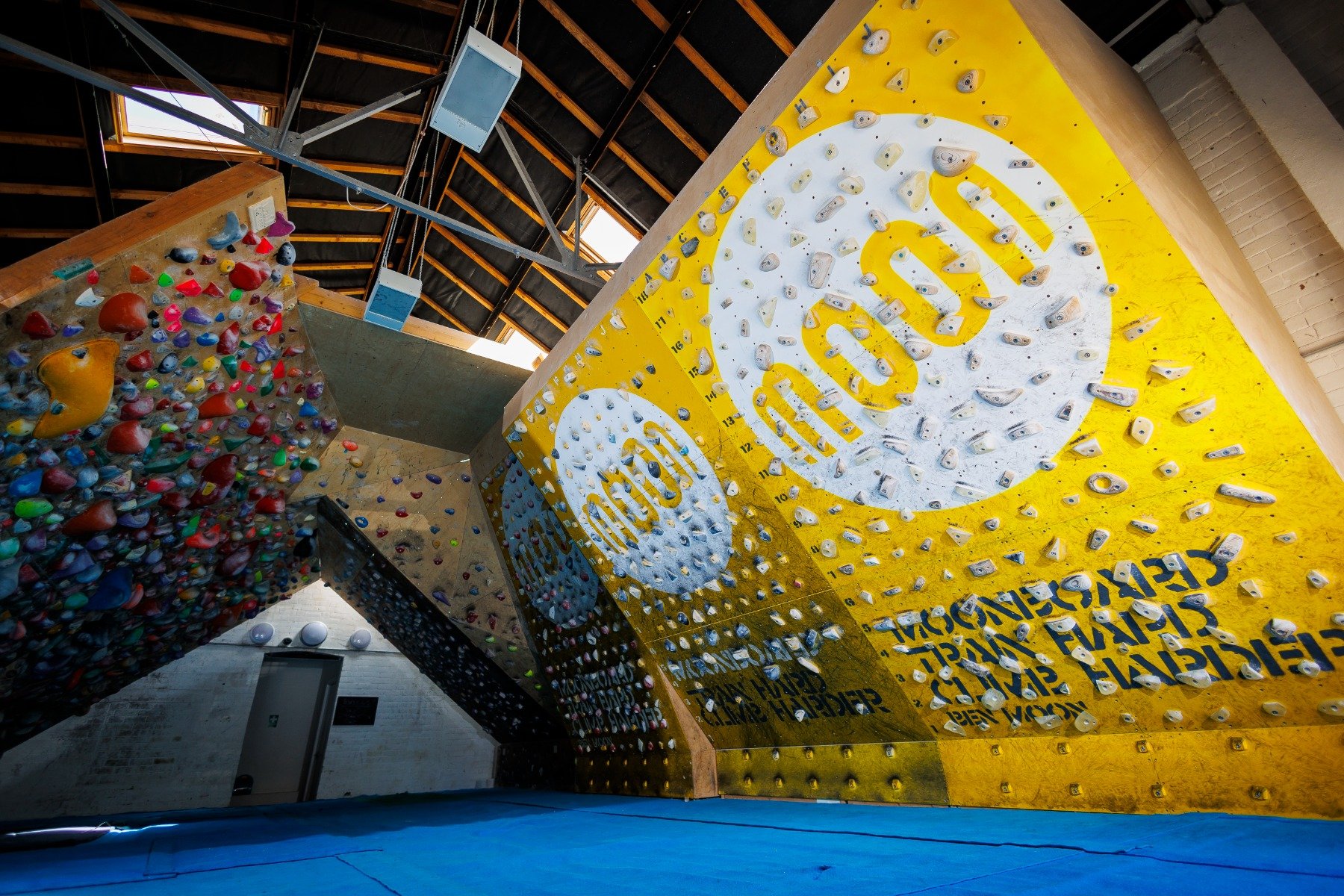 Moon climbing shop